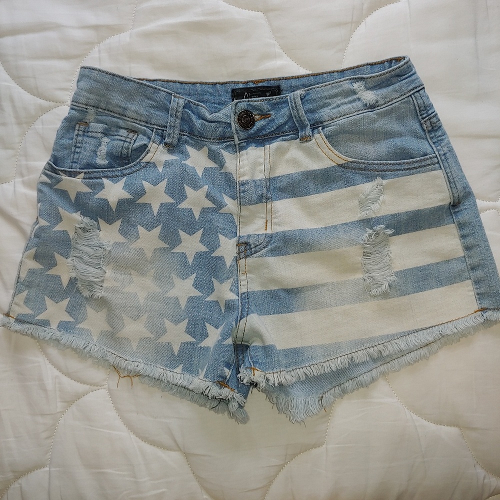 Stars and Stripes cut off shorts - Picture 2 of 5